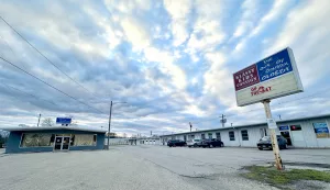 A Galesburg developer says he will ink a deal later this week to bring Freddy’s Frozen Custard & Steakburgers to 1120 & 1134 N. Henderson St. The site is located between McDcnald’s to the south and Walgreen’s to the north.