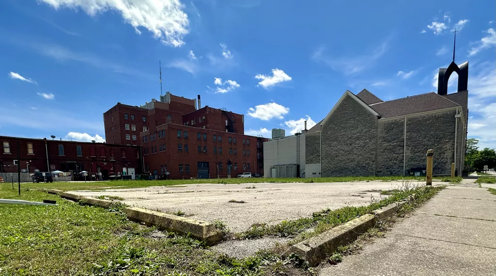 The city is looking to purchase a pair of vacant lots in the middle of downtown Galesburg with hopes of redeveloping the brownfields into a viable and productive use. The three-parcel brownfield located at 332 E. Ferris St. and 57 N. Kellogg St. — site of the former Knox Laundry.