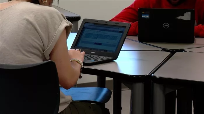 Students are pictured in a file photo working on laptops at Lanphier High School in Springfield. (Capitol News Illinois photo by Andrew Campbell)