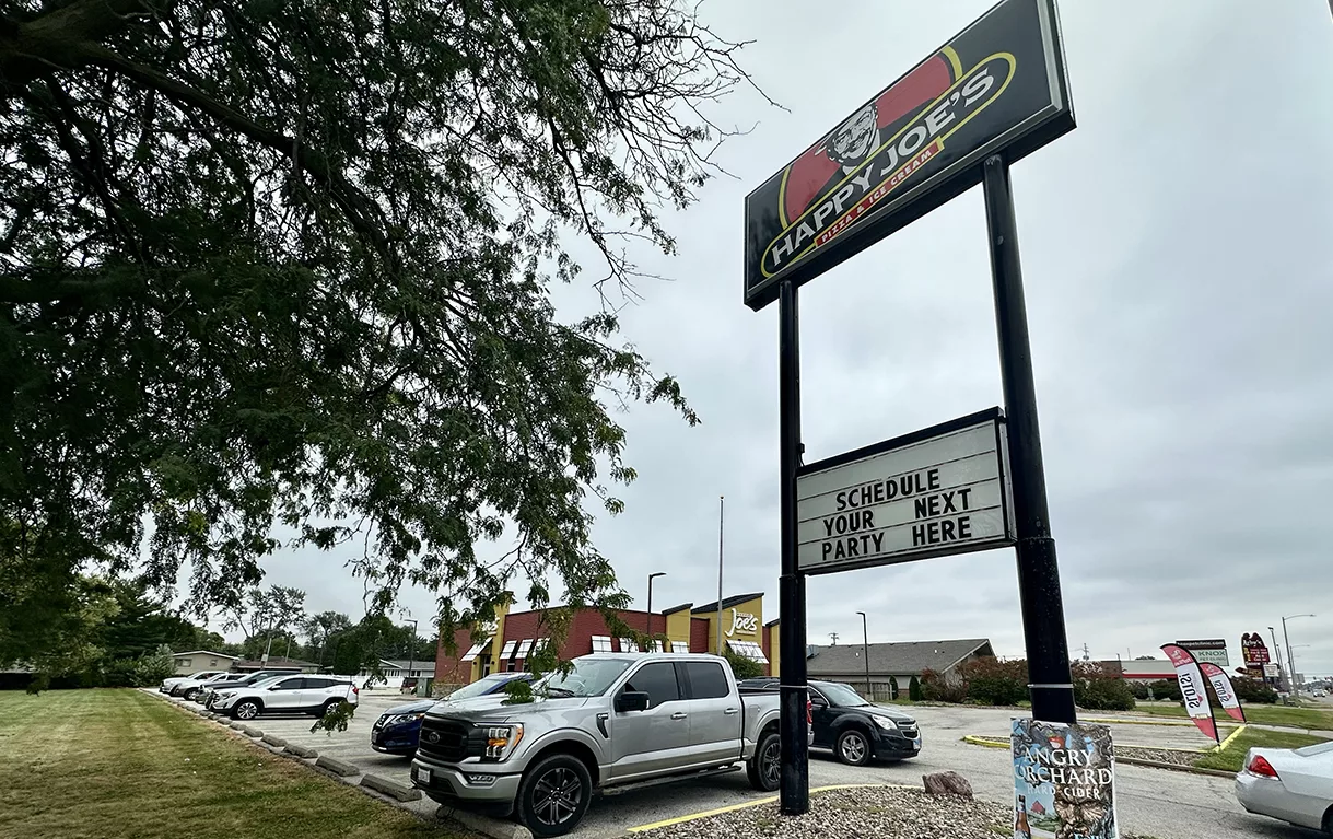 Customers enjoy the final day of business at Happy Joe's in Galesburg on Sunday, Sept. 22, 2024.