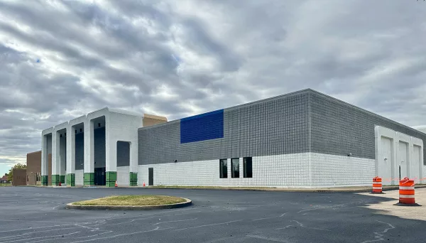 The Lane A. Evans VA Community Based Outpatient Clinic will open in the former Bergner’s store in Sandburg Mall the first week of  November.