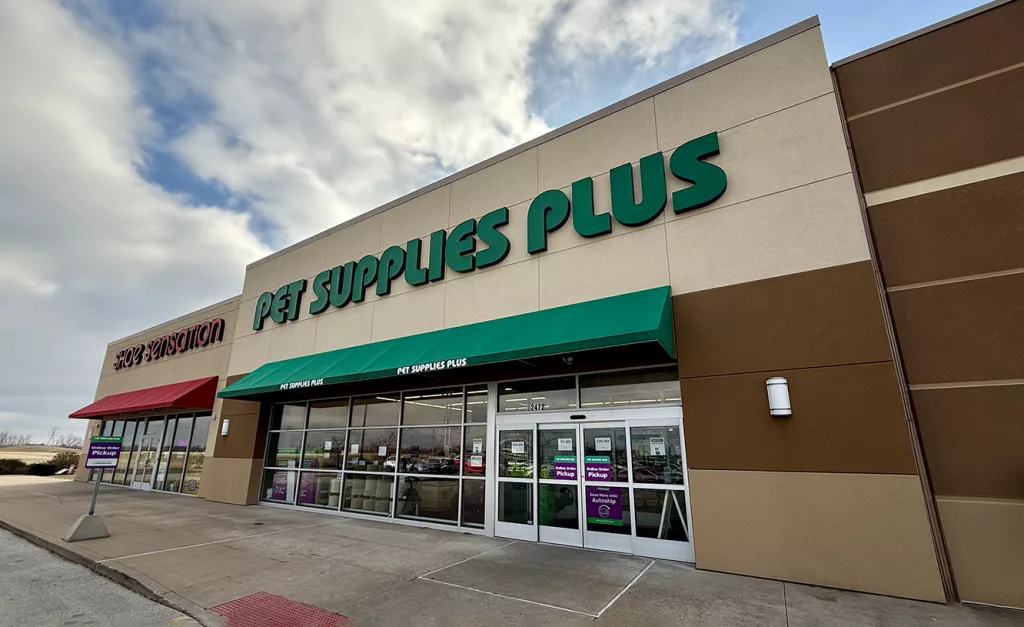 Pet Supplies Plus says it will close its Galesburg store at 2472 Veterans Drive in mid January.