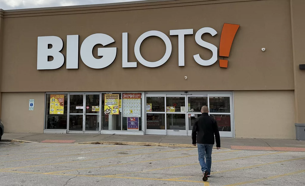 After announcing the closure of hundreds of stores and filing for Chapter 11 bankruptcy, Big Lots is preparing to have “going out of business” sales at all remaining Big Lots store locations, including the one in Galesburg.