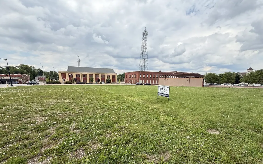 The City of Galesburg is considering the acquisition of property located on the northeast corner of the Public Square.
