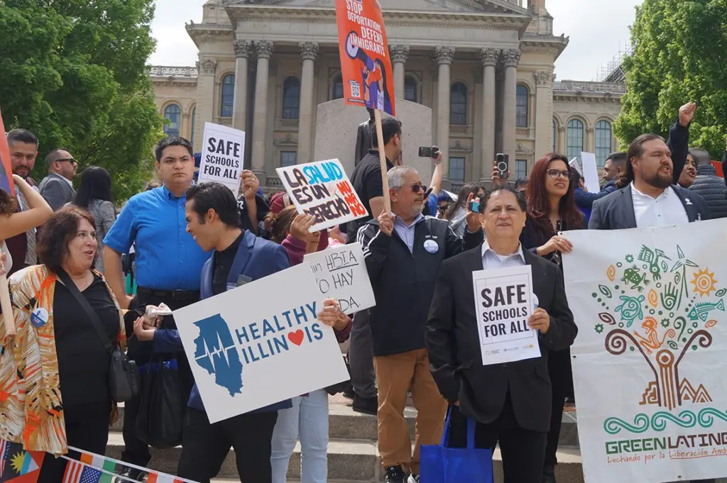 Immigrant rights advocates demonstrate outside the Illinois Statehouse for legislation protecting rights of noncitizens, including a bill meant to ensure the right of a free public K-12 education, regardless of a child’s immigration status. (Capitol News Illinois photo by Peter Hancock)