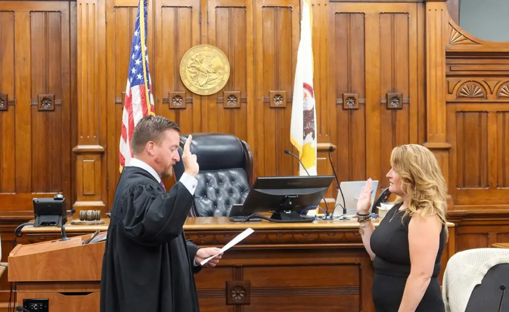 Kathryn E. Jennings was sworn in as the Regional Superintendent of Schools for Regional Office of Education #33 on July 1, 2025, at a ceremony at the Knox County Courthouse.
