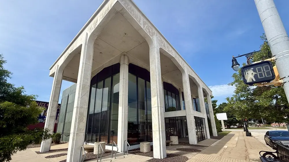 Knox County will move some of its non-judicial officers to the former Wells Fargo Bank building at 50 E. Main St. in Galesburg. (JAY REDFERN/WGIL)
