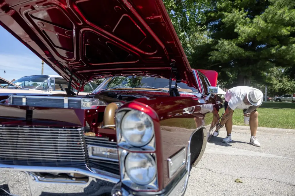 2025-river-2-river-car-show-in-downtown-galesburg-on-saturday-july-19-2025-31