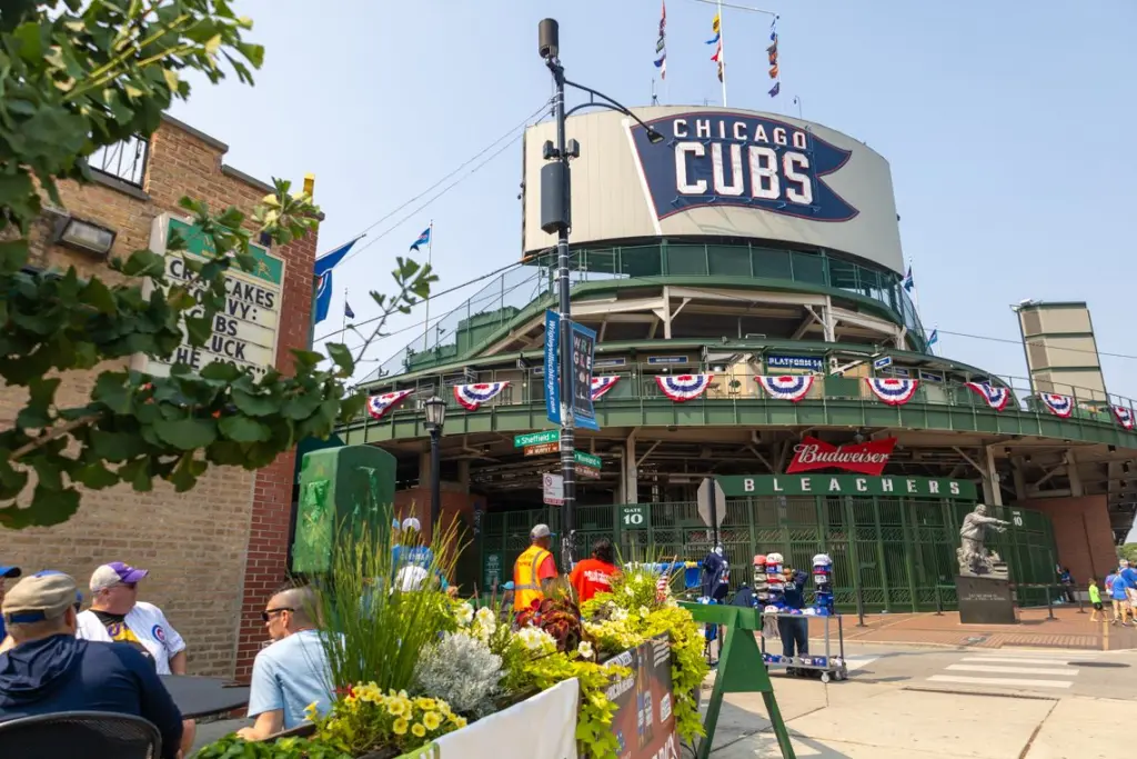 Diners sit at bar patios near Wrigley Field, the home of the Chicago Cubs, before a home game against the Orioles on Friday, Aug. 1, 2025. (Capitol News Illinois photo by Andrew Adams)