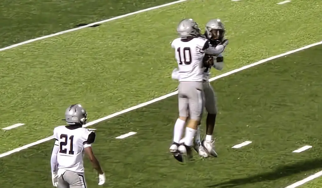 GHS football players celebrate after win over Limestone