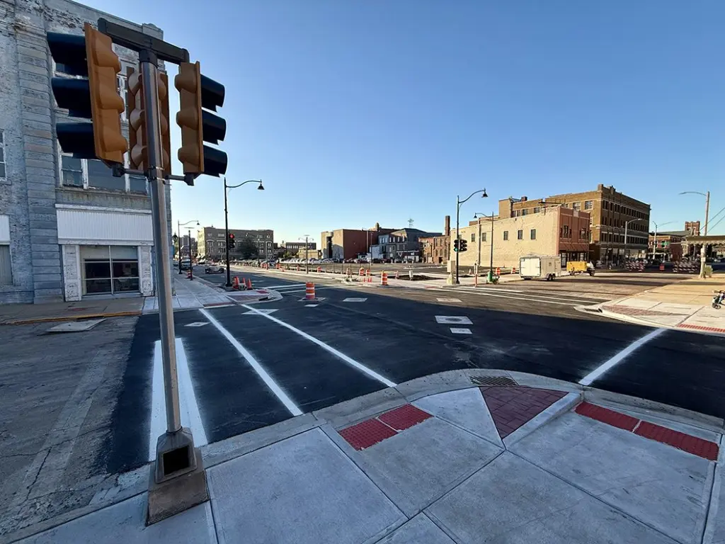 Simmons Street—pictured here at the intersection of Kellogg Street—and Parking Lot H will fully re-open to traffic by the end of the day on Friday, Oct 10. (JAY REDFERN/WGIL)