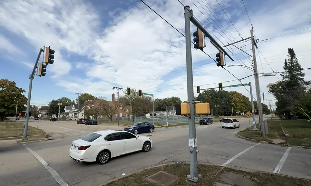 Traffic moves through the intersection of Maple Avenue and Losey Street on Friday, Oct. 17, 2025.
