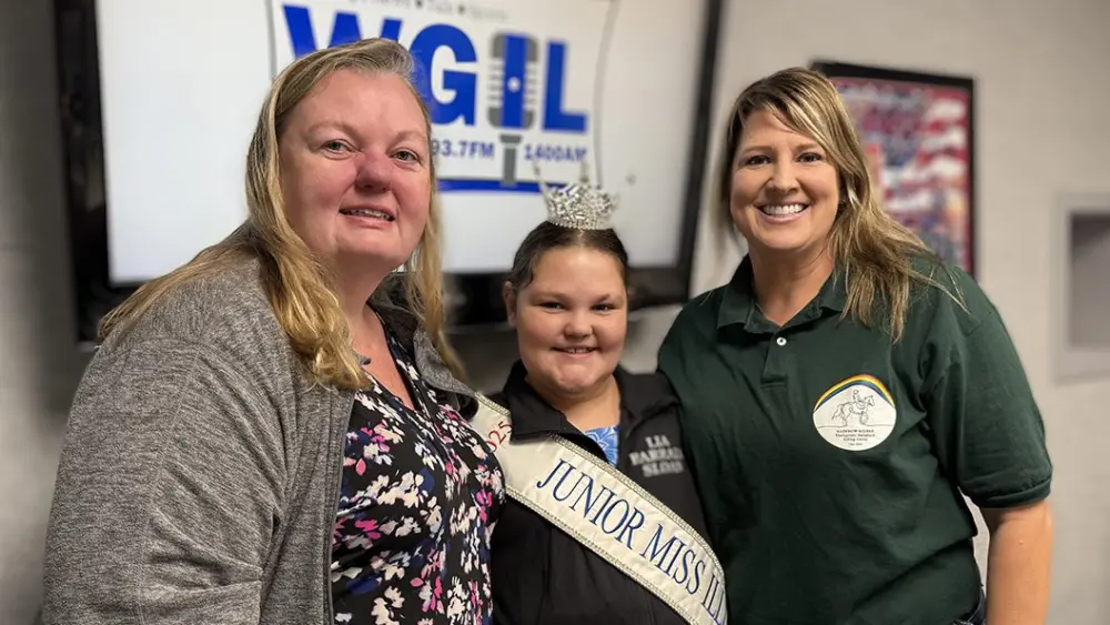 L-R: Sabrina Barraza Sloan of Sabrina’s Bridal & Prom, Junior Miss Illinois 2025 Lia Barraza Sloan, and Krista Bushmaker, Executive Director of Rainbow Riders. (WGIL)