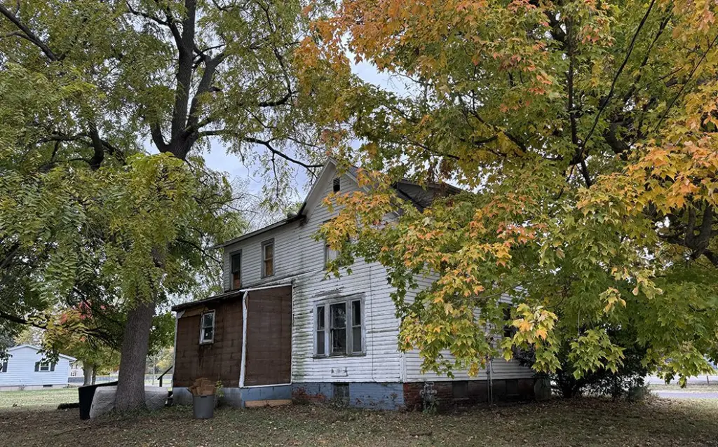 The City will acquire the property at 1217 S. Pearl St.