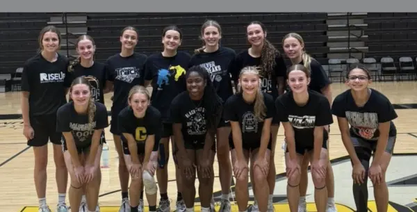 Galesburg Silver Streaks girls basketball returns 7 of top 8 players from a 24-8 team, led by All-State juniors Ella Herchenroder & Joz Kilgore. Season tips Tuesday vs Camp Point Central. Preview & interview with coach Lexi Demott.