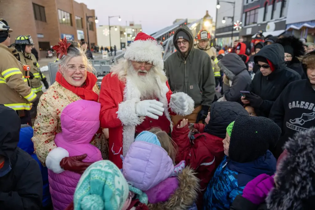 Thanks to the brave men at the Galesburg Fire Department, Santa Claus was rescued from atop First Mid Bank & Trust on Sunday, Dec. 7, 2025, in Downtown Galesburg.