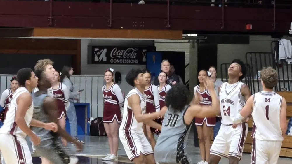 REPLAY: GHS Silver Streaks boys basketball @ Moline