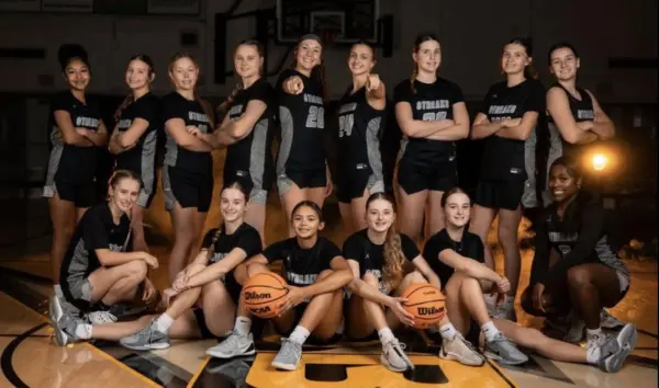 The 2025-26 Galesburg Silver Streaks girls basketball team.