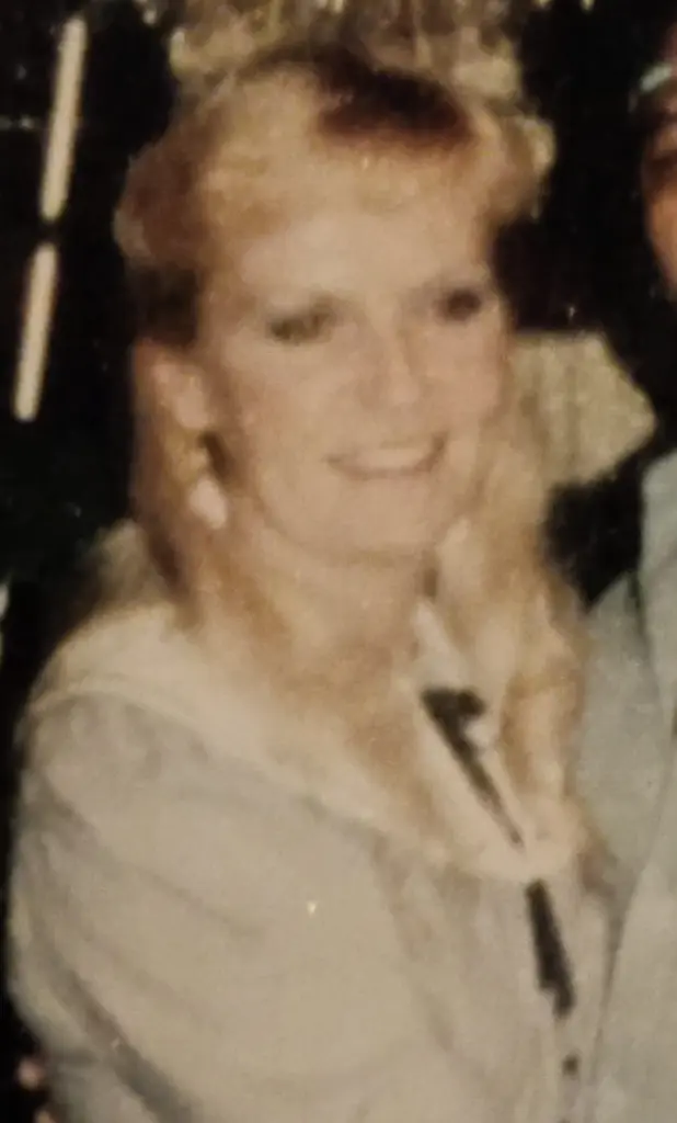 Obituary notice for Dianna Lynn Hollowell of Galesburg, Illinois