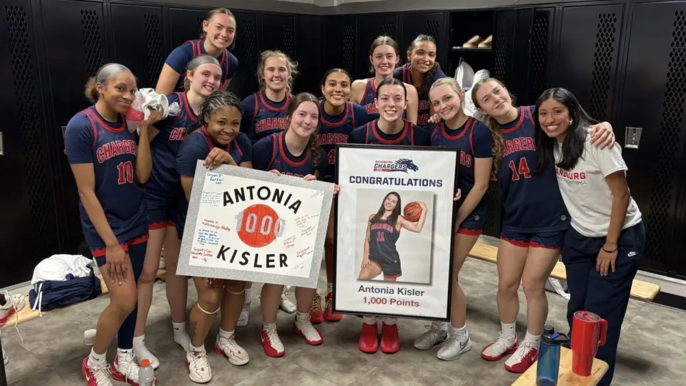 Alt text: Antonia Kisler of Carl Sandburg College celebrating her 1,000th career point