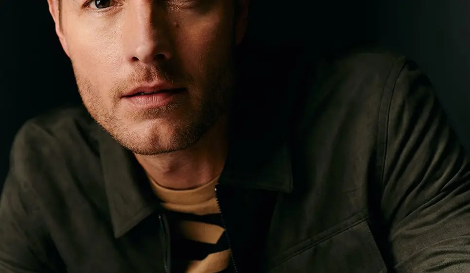 Alt: Actor Justin Hartley, Knox College 2026 commencement speaker