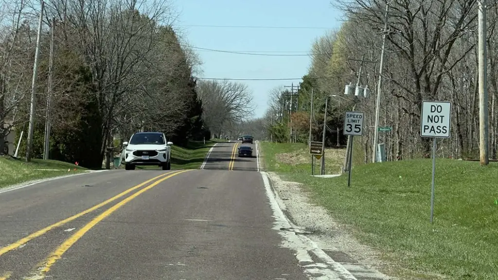 New 35 mph speed limit sign on South Lake Storey Road — Galesburg, IL