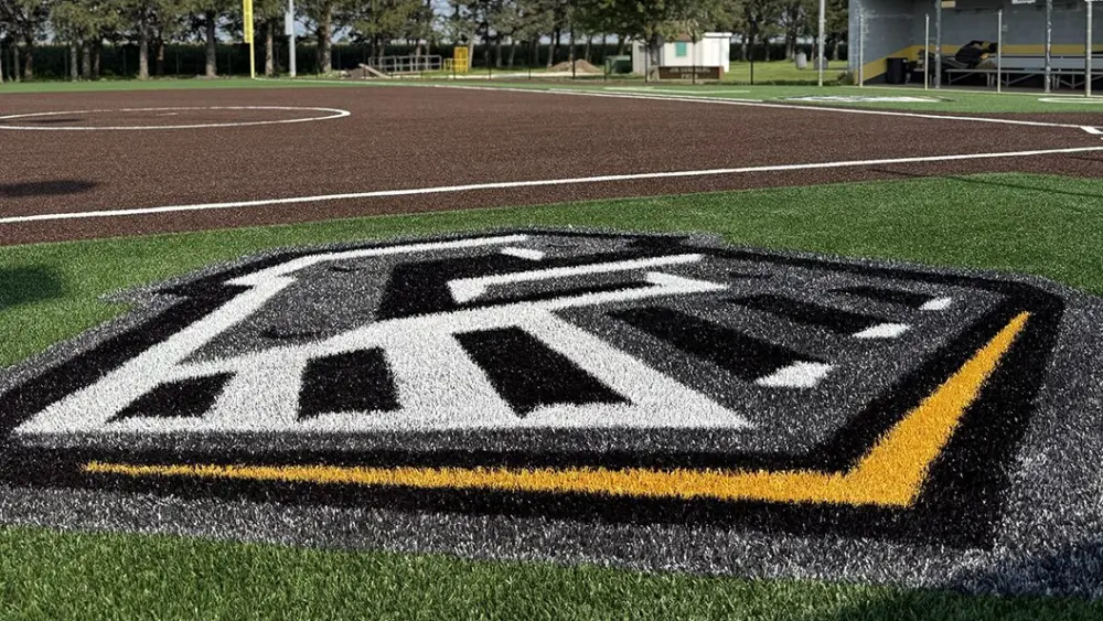 Circling the bases with Streaks softball players