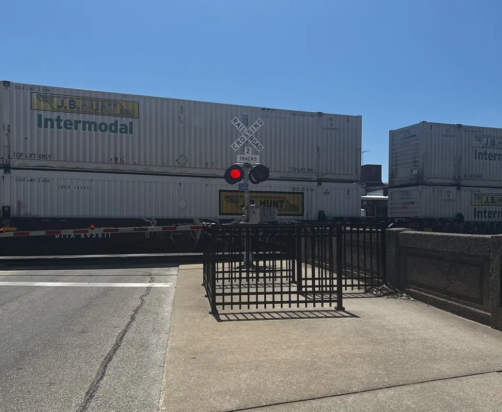 A stopped BNSF freight train blocking the North Prairie Street railroad crossing in Galesburg, Illinois