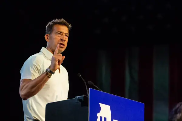 Secretary of State Alexi Giannoulias speaks at the Illinois Democratic County Chairs’ Association annual breakfast in Springfield on Aug. 19, 2026. (Capitol News Illinois photo by Jerry Nowicki)