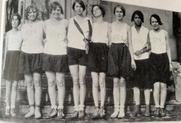 1929 Galesburg High School Girls' Advisory Champions basketball team, eight players standing in a row