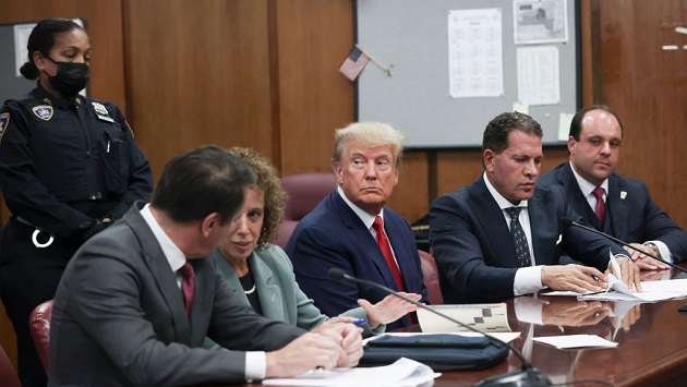 gettyimages_trumpcourtroom_040423702021