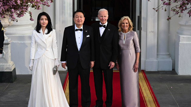state-dinner-welcome-gty-ps-230427_1682608072875_hpembed280317