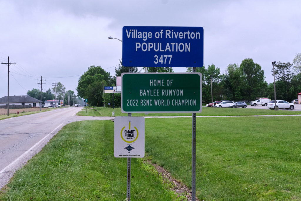 Riverton sign in Riverton, Illinois (Credit: Trent R Nelson)