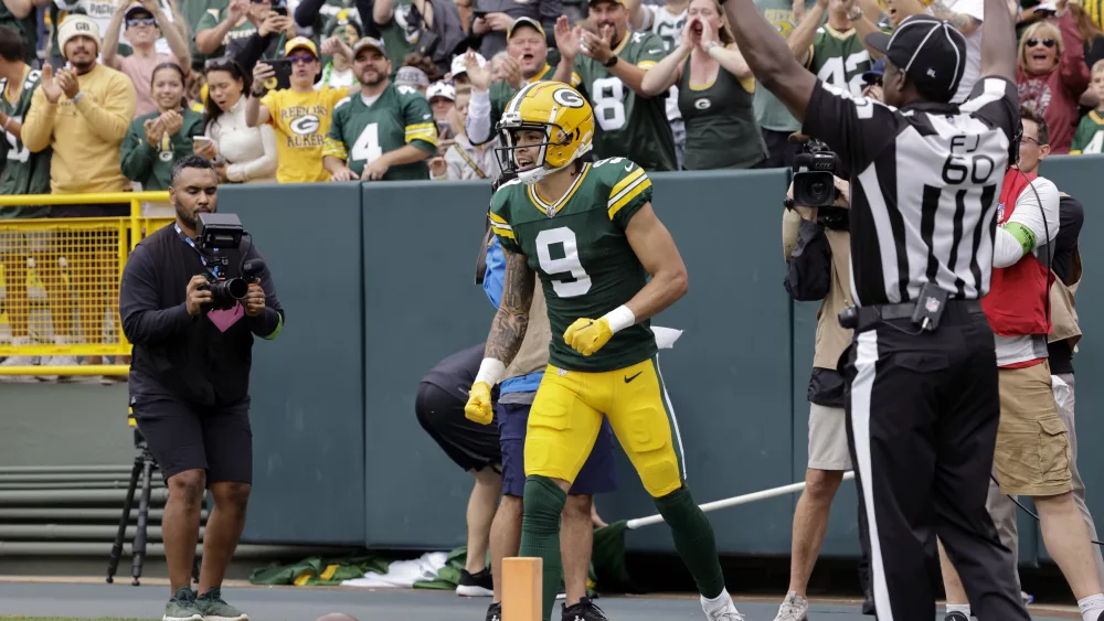 Fields throws TD passes to Moore and Herbert as the Bears beat the Titans  23-17