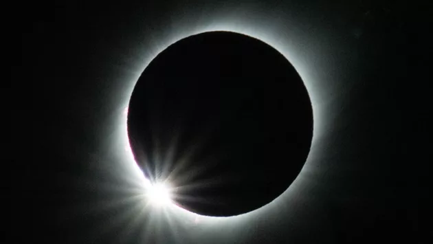 gettyimages_eclipse_022224771893