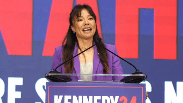 After trying week, RFK Jr. brings Nicole Shanahan on campaign trail for rare appearance - Vimarsana News
