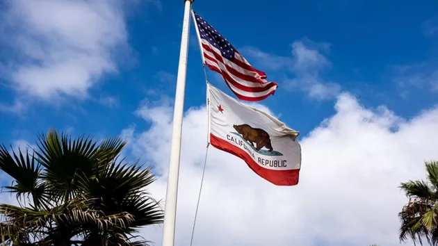 gettyimages_californiaflag_0618244819