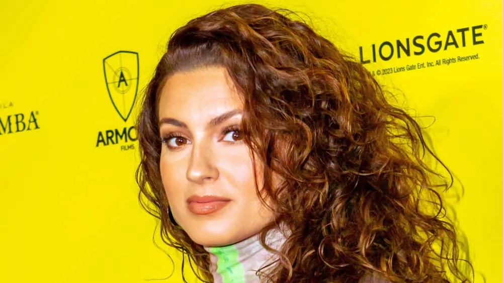 Tori Kelly hospitalized with blood clots after collapsing | 101.5 WCIL ...