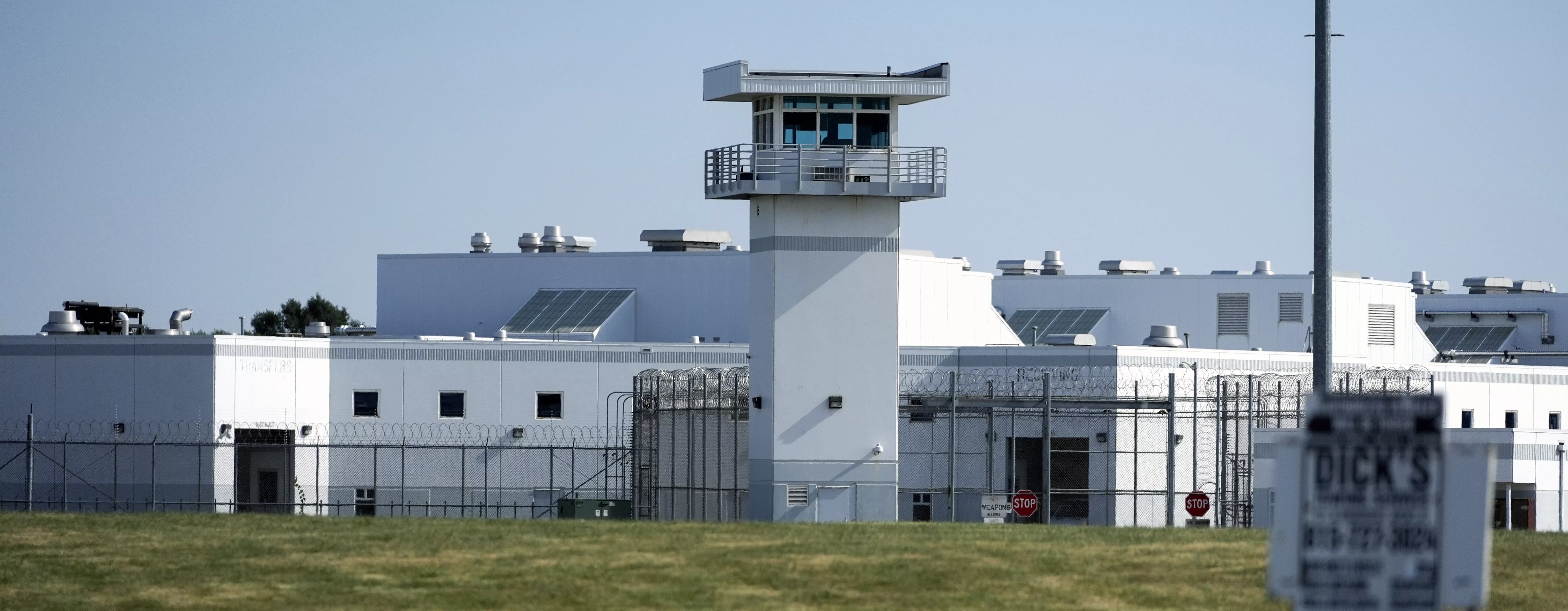 Illinois officials take first step toward construction of 2 new prisons