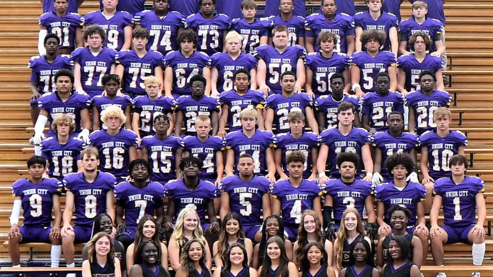 2023-uchs-football-team-photo
