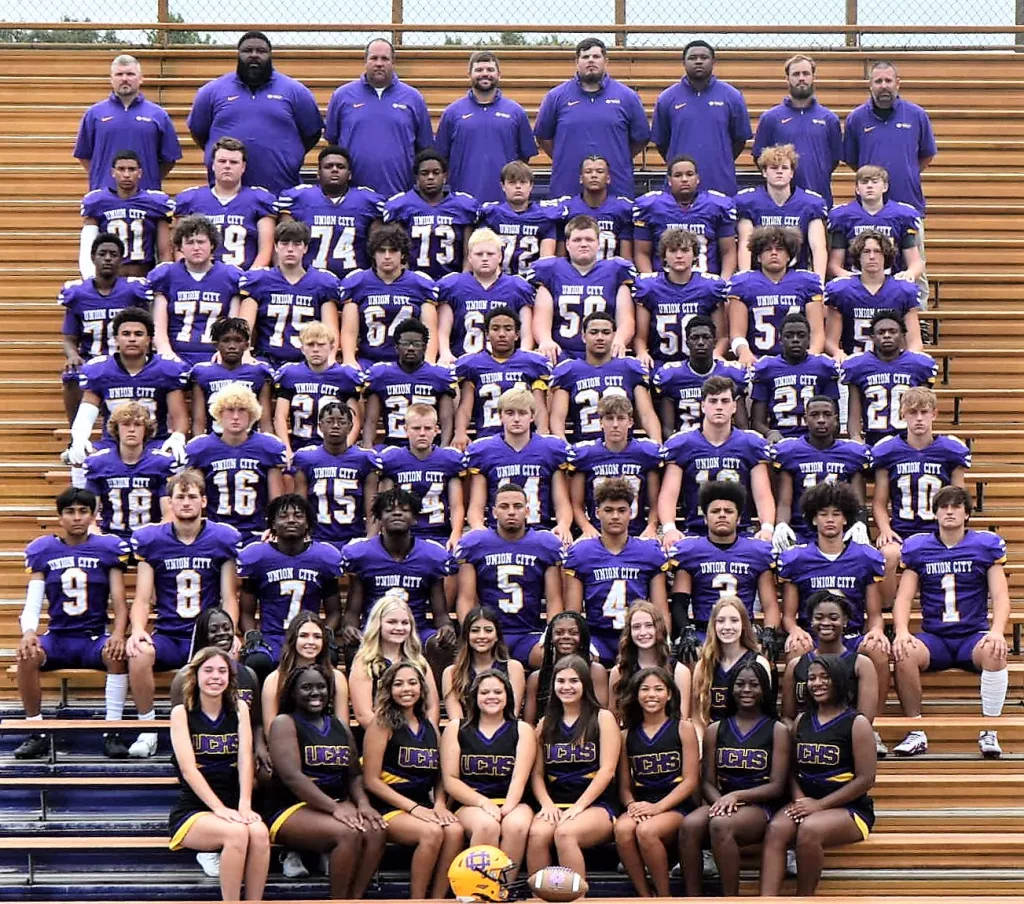 2023-uchs-football-team-photo