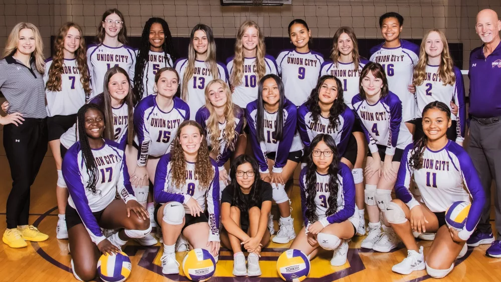 2023-uchs-volleyball-team-photo