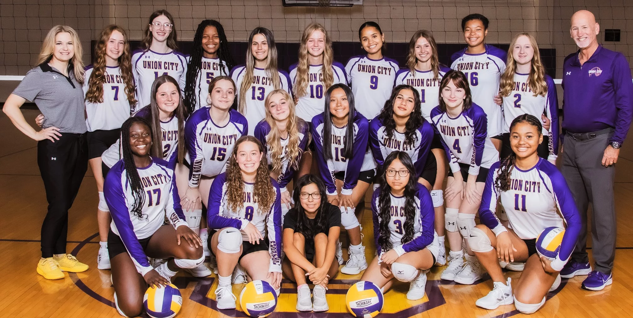 2023-uchs-volleyball-team-photo