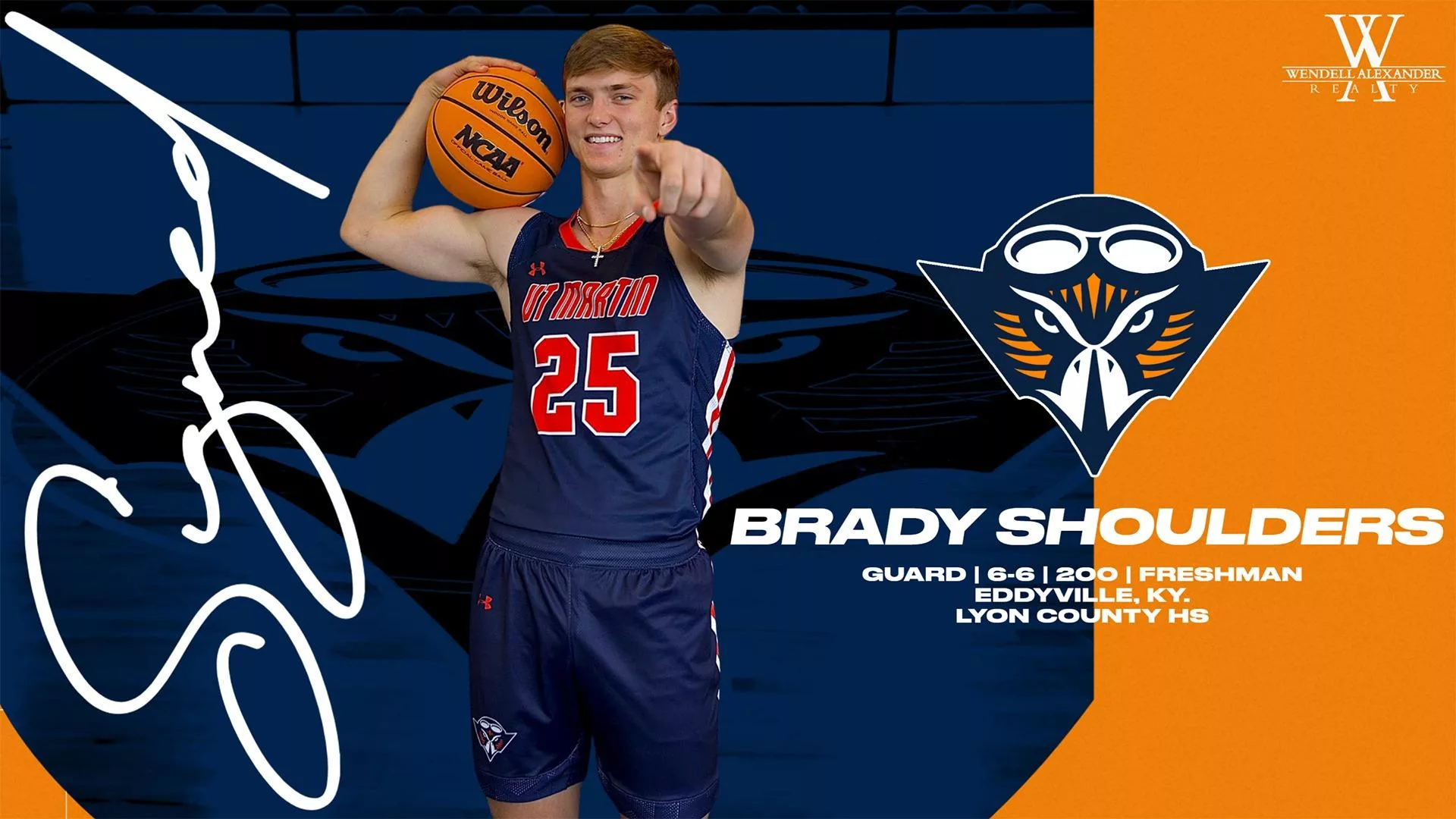 brady_shoulders_signing