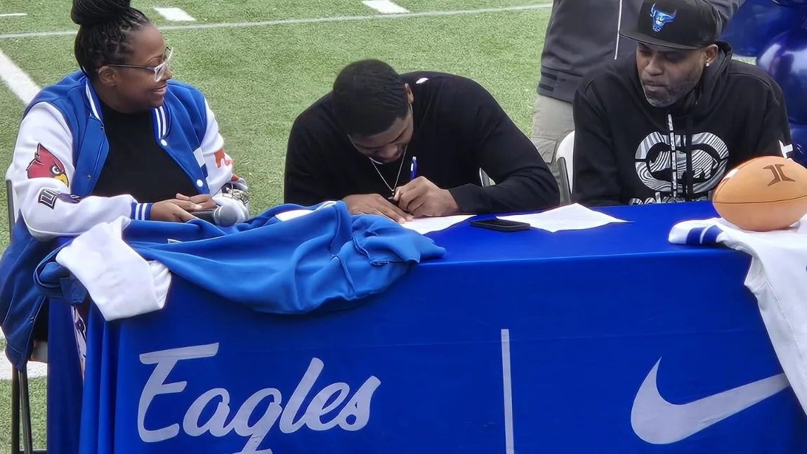 mosley-signing