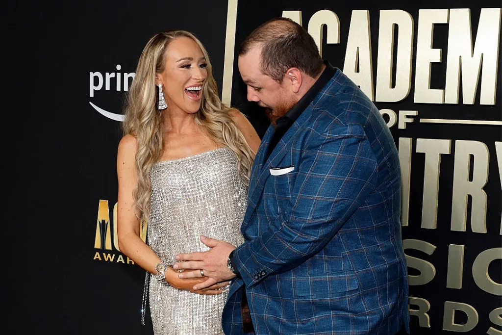attachment-luke-combs-nicole-hocking-baby-no-2-maternity-pics-tex-lawrence-2