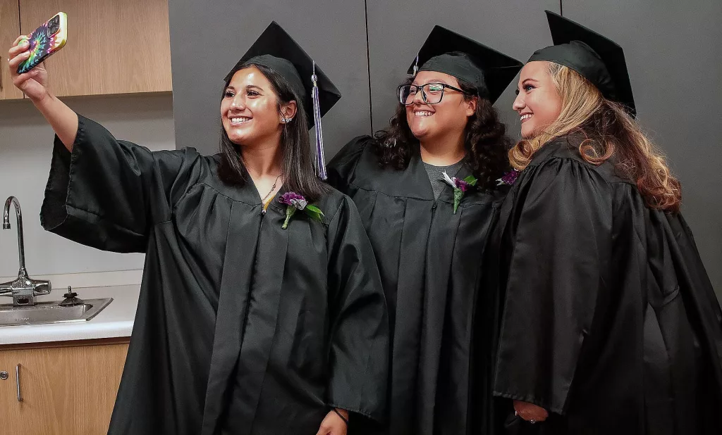 dzcfzhohlrbwvkgmf3bgiqa4sy-2