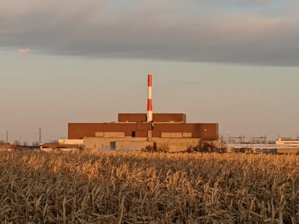 La Salle County officials are aware that on Tuesday afternoon, there was an accidental siren sounding in the 10-mile emergency planning zone of the LaSalle Generating Station. In a Tuesday press release, the La Salle County Emergency Management Agency said officials from La Salle County and the siren vendor have determined that a piece of faulty equipment sounded the sirens “IN ERROR.” “There is no threat to the public and conditions at the plant are functioning normally,” EMA director Fred Moore said. “Repeating: there is no threat to the public.”