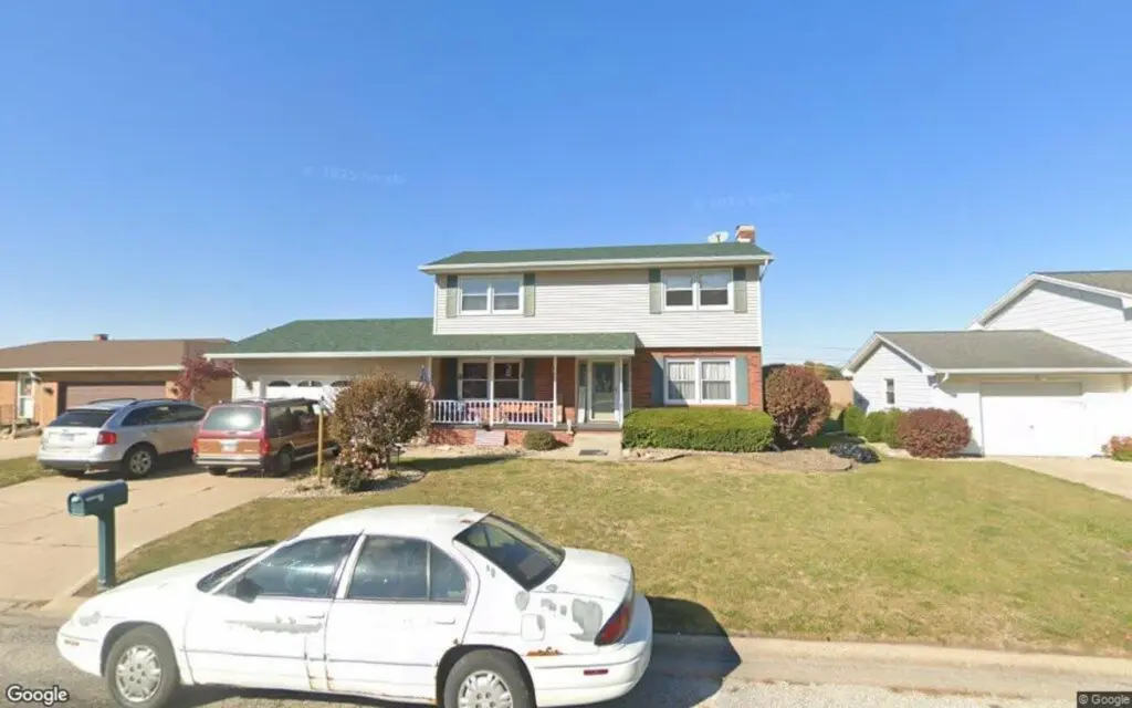 The single-family residence located at 304 Sequoia Drive in Streator was sold on Feb. 24, for $142,000, or $69 per square foot.The house, built in 1973, has an interior space of 2,068 square feet. This is a two-story house.Other homes in Streator have recently been purchased nearby:· In November 2025, a single-family residence at 29 Sequoia Drive sold for $133,500.· A 1,846-square-foot single-family residence at 2331 Eastwood Avenue, sold in August 2025, for $185,000, a price per square foot of $100.· At 2301 Eastwood Avenue, in October 2025, a 1,666-square-foot single-family residence was sold for $185,000, a price per square foot of $111.