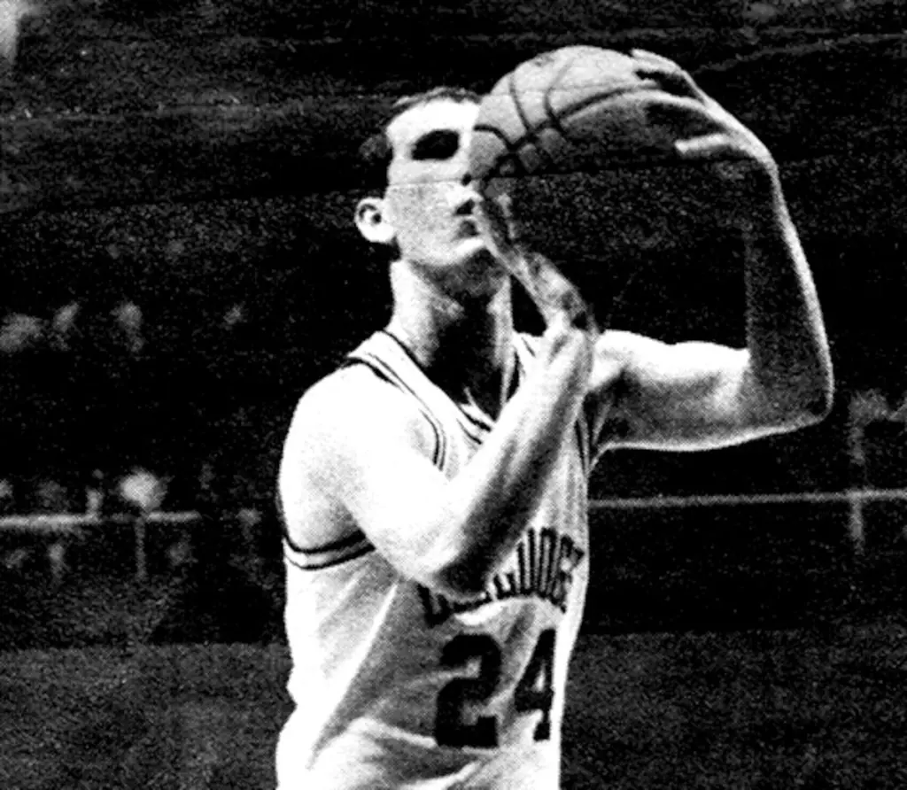 Here’s a look at the 25 all-time top scoring leaders for Illinois Valley schools past and present, including all schools in the BCR coverage area. DePue great Ron Zagar, who played for the Little Giants from 1953-57, is the all-time leader with 2,515 career points. The list includes nine 2,000-point scorersRon Zagar scored 1,014 points as a senior, averaging 37.6 ppg. Was at Iowa four years (played three).Brad Bickett played at Eureka College and before launching a Hall of Fame coaching career with stops at Western, Bureau Valley and Rock Falls.Don Hamel played at Northern Illinois and had a long, successful coaching career in Texas.Carlton Fay played at Southern Illinois.Shawn Jeppson was the 1998 AP Class A Player of the Year. He also scored more than a 1,000 points at ISU.Paul Hart played his junior season in Arkansas during COVID.